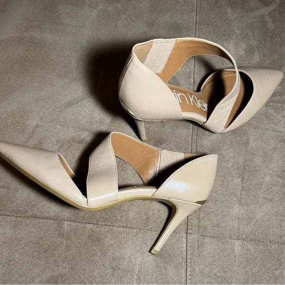 Classic Glam Cream Leather Size-7  3.5" Heels with Asymmetrical Strap - Picture 3 of 10